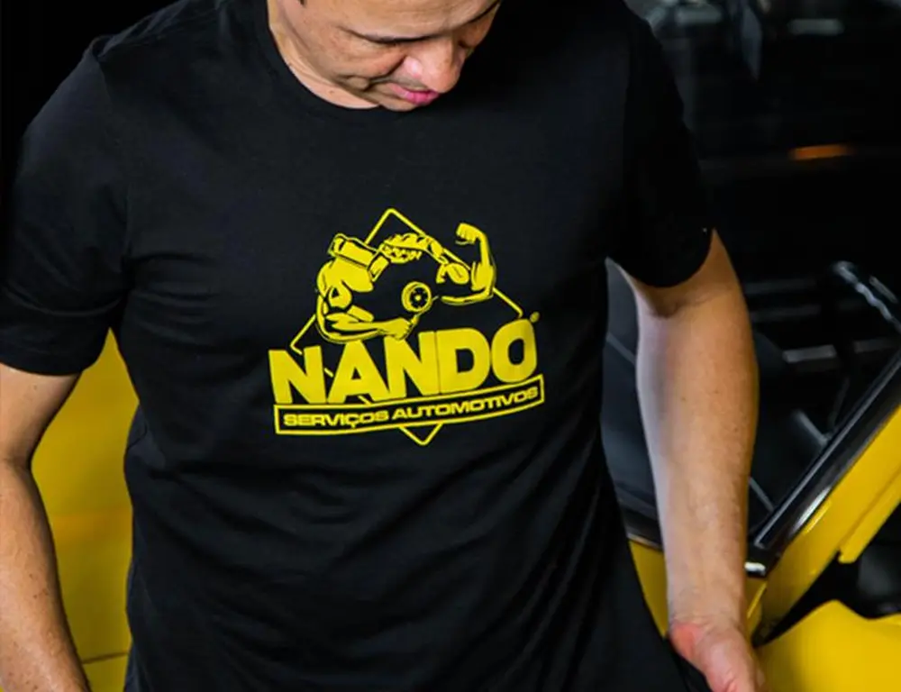 Camiseta Preta - Logo Amarela