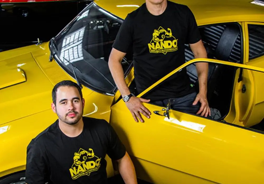 Camiseta Preta - Logo Amarela