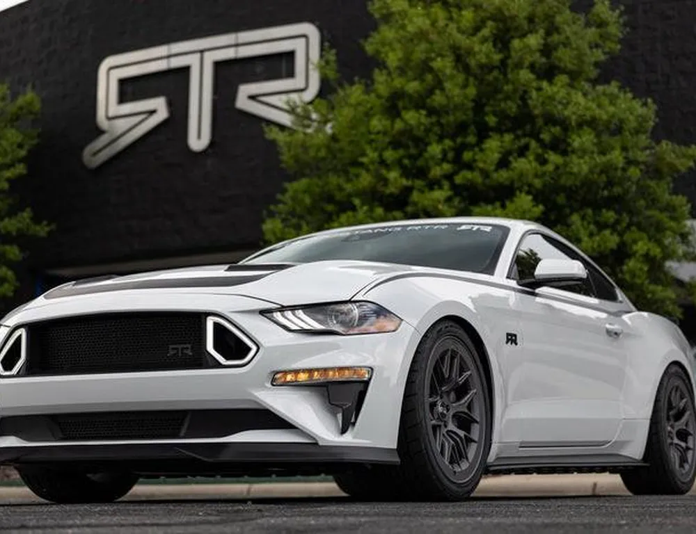 Grade superior RTR com luzes de LED (Mustang 18-23)