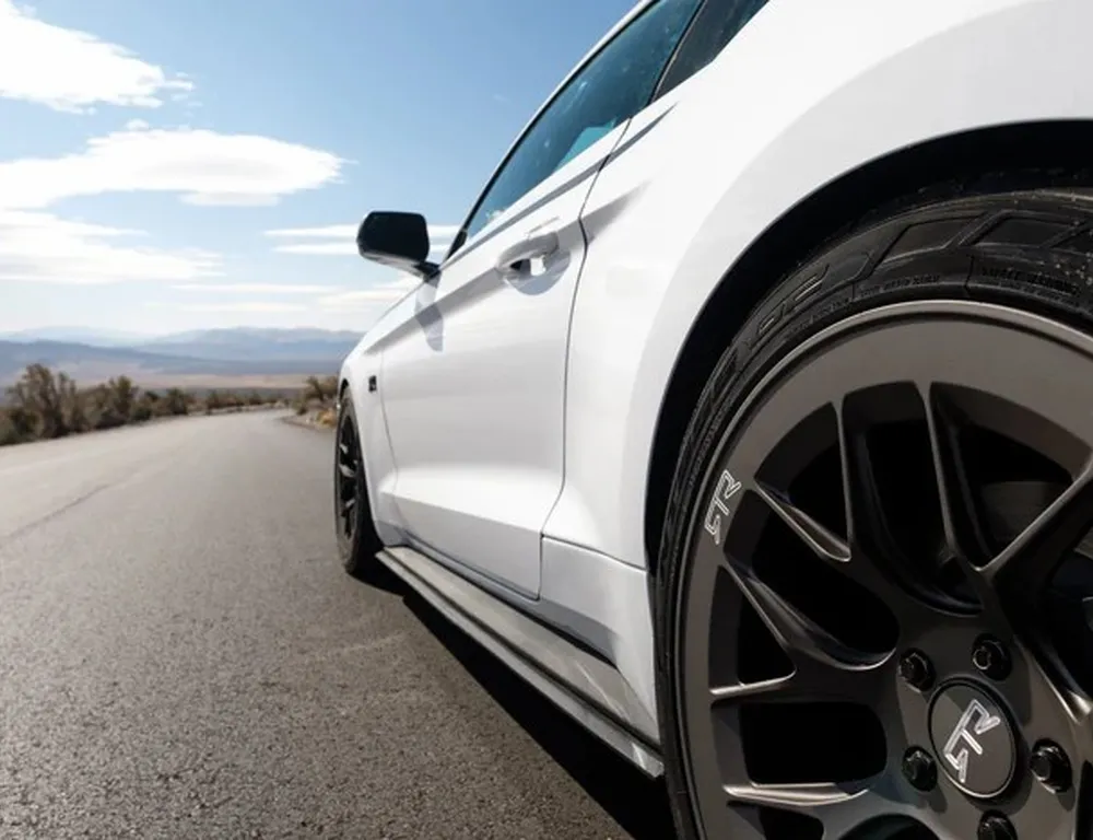 Divisores laterais RTR (Mustang 18-23) 