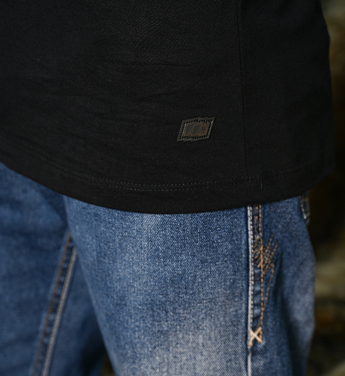 Camiseta Preta Bordada ( Linha Basic )