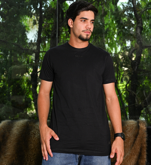 Camiseta Preta Bordada ( Linha Basic )