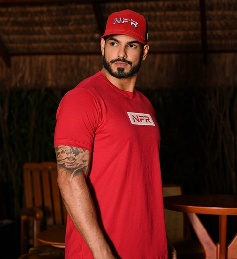 Camiseta Vermelha Bordada NFR