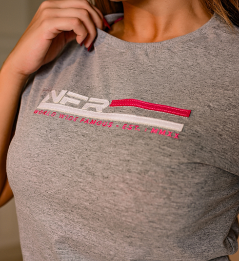 Camiseta Feminina Cinza Bordada NFR