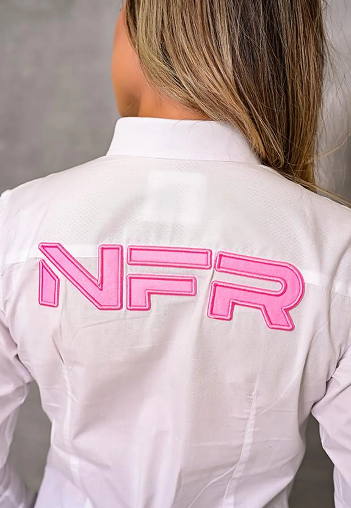Camisa Feminina NFR Branca com Detalhes Rosa