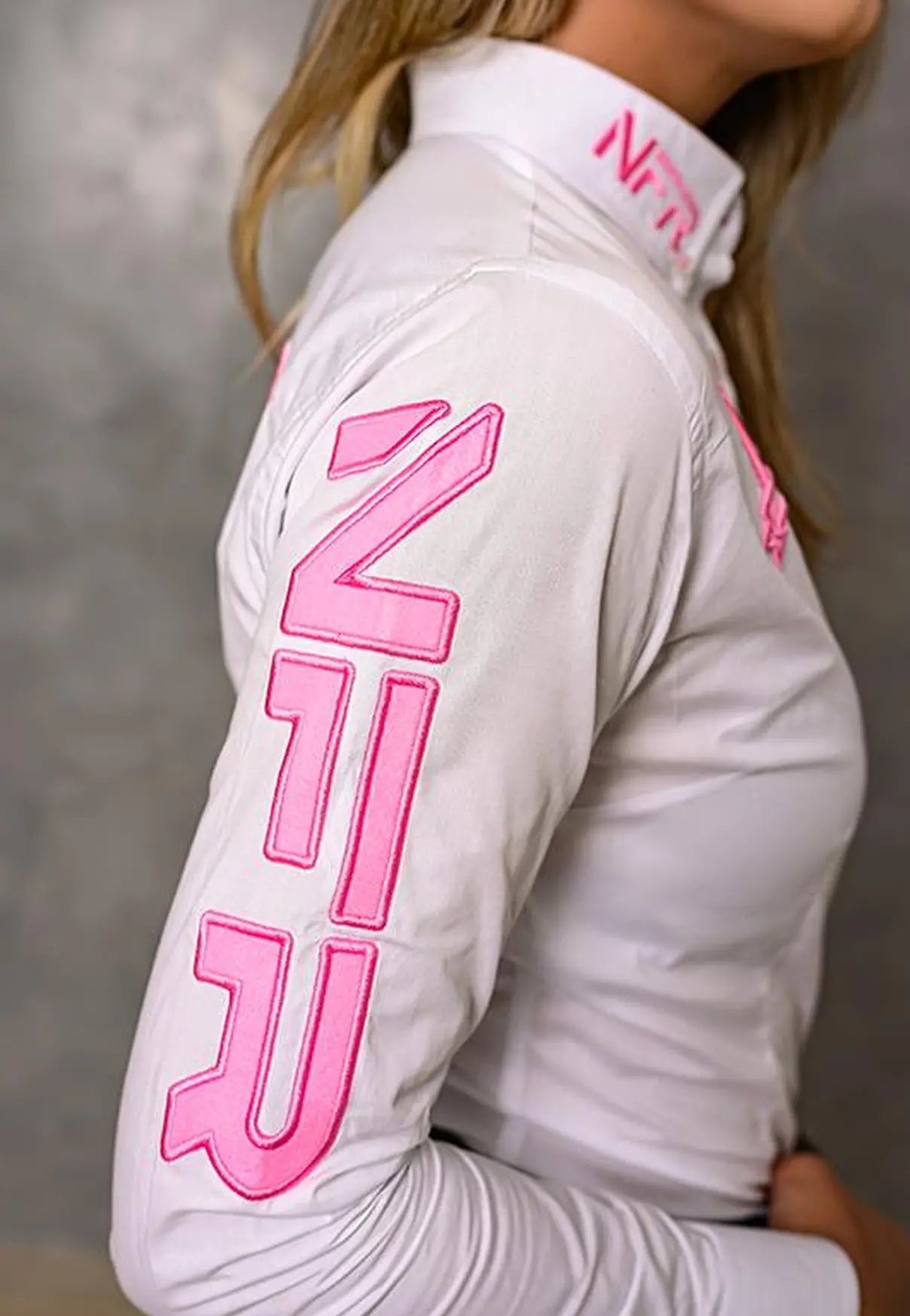 Camisa Feminina NFR Branca com Detalhes Rosa
