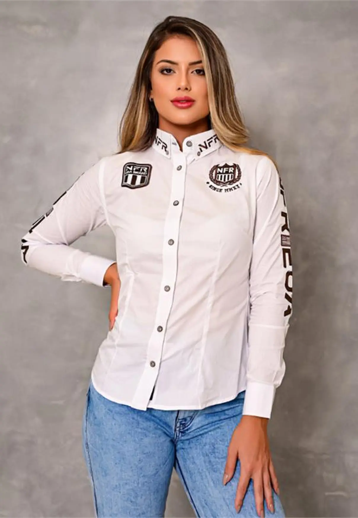 Camisa Feminina NFR Branca com Bordados Marrom
