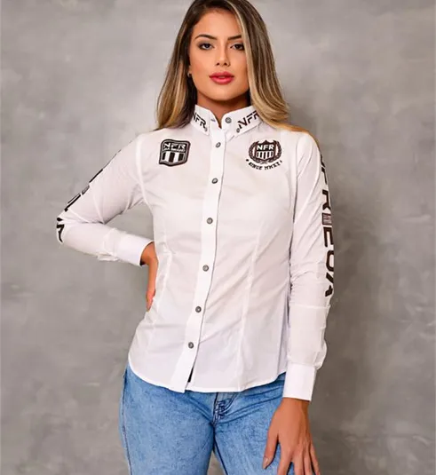 Camisa Feminina NFR Branca com Bordados Marrom – Linha Premium Rodeo