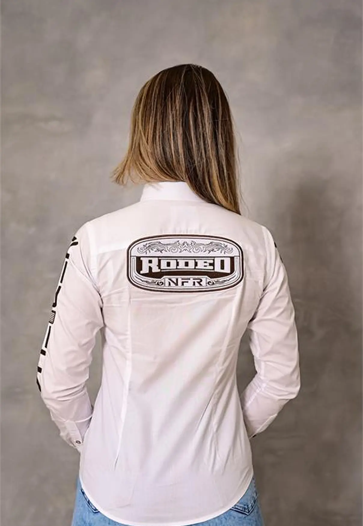 Camisa Feminina NFR Branca com Bordados Marrom