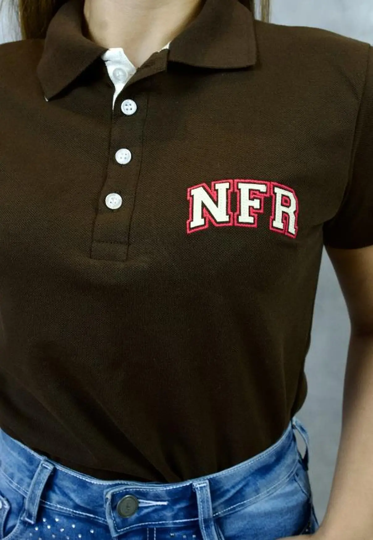 Polo Feminina NFR – Marrom Premium