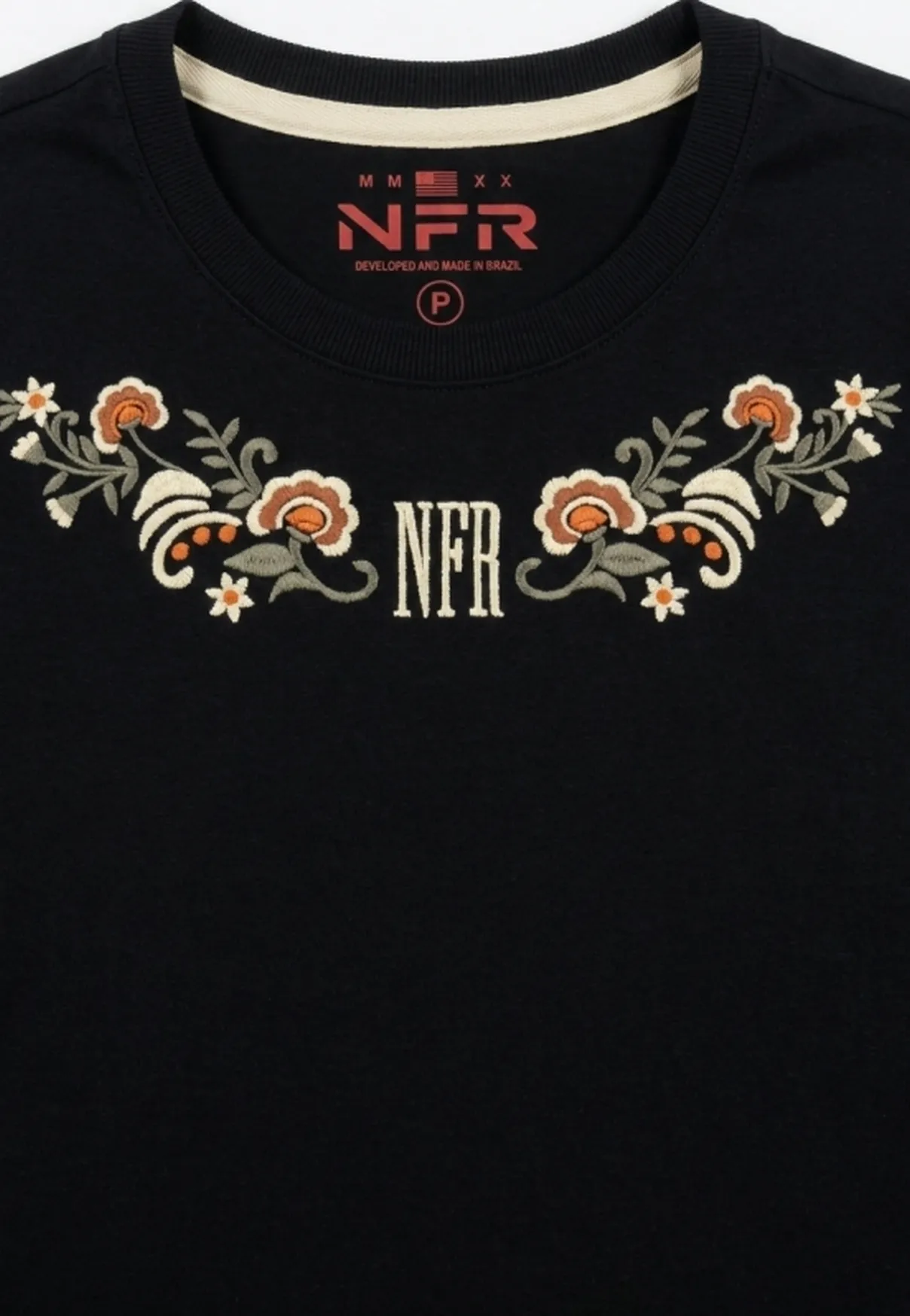 Cropped Feminino NFR – Bordado Floral Premium