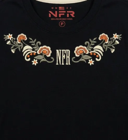 Cropped Feminino NFR – Bordado Floral Premium