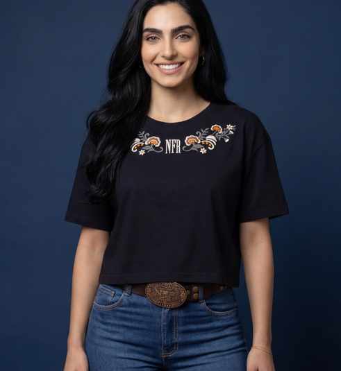 Cropped Feminino NFR – Bordado Floral Premium
