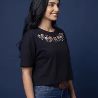 Cropped Feminino NFR – Bordado Floral Premium - imagem 3