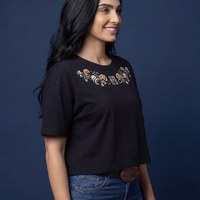 Cropped Feminino NFR – Bordado Floral Premium - imagem 3