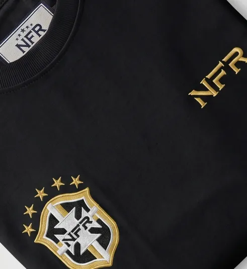 Camiseta NFR Brasil Premium – Preto com Bordado Dourado