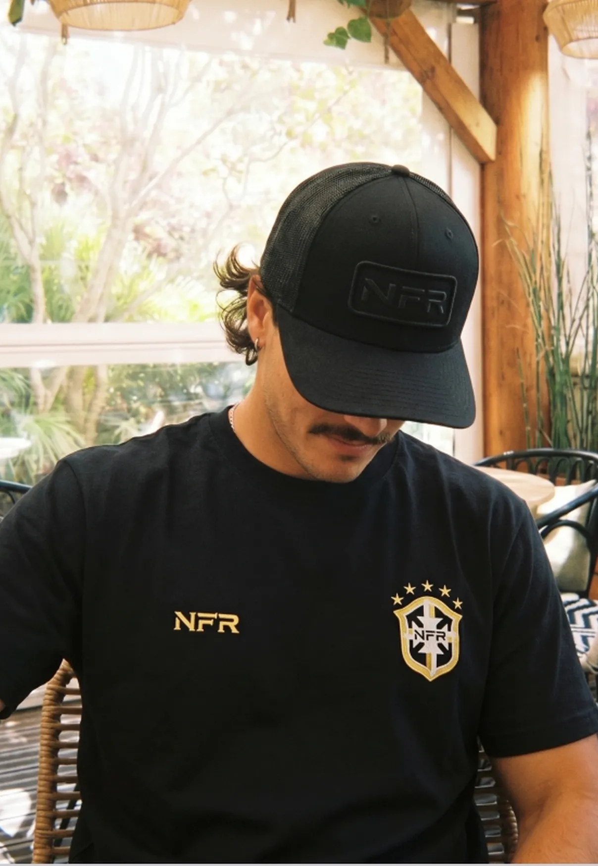 Camiseta NFR Brasil Premium – Preto com Bordado Dourado