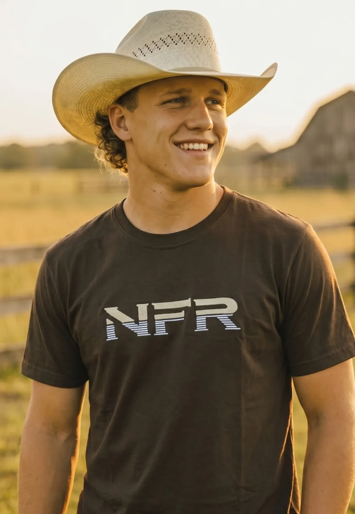 Camiseta Masculina NFR Logo Bordado – Café