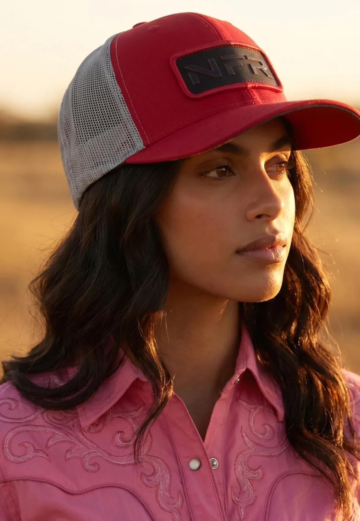 Boné Trucker NFR Premium – Vermelho e Cinza