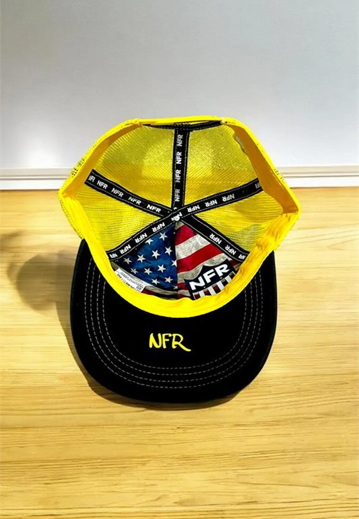 Boné Trucker NFR Texas Flag – Preto e Amarelo Neon