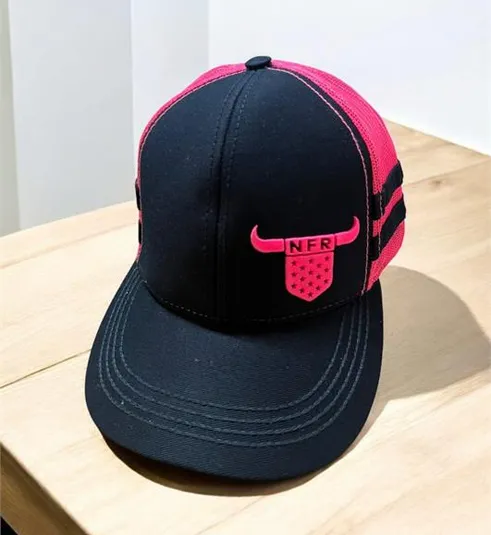 Boné Trucker NFR Bull Icon – Preto e Rosa Pink