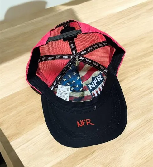 Boné Trucker NFR Bull Icon – Preto e Rosa Pink