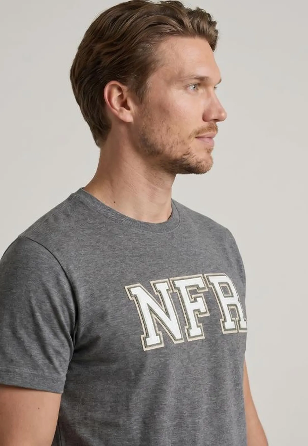 Camiseta Masculina NFR Classic Logo – Mescla Chumbo