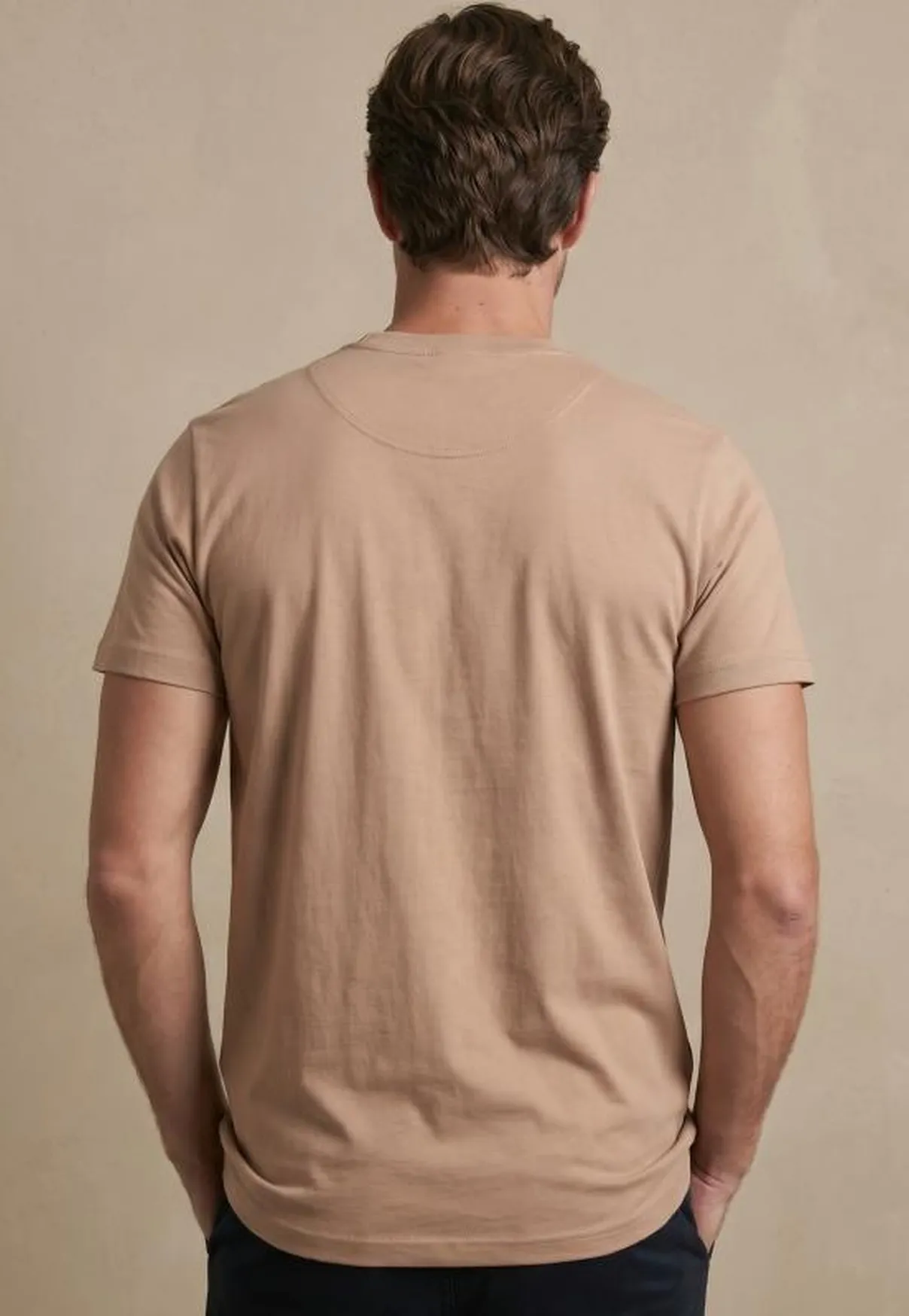 Camiseta Masculina NFR Shield Logo – Bege Rosé