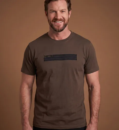 Camiseta Masculina NFR Essentials Marrom