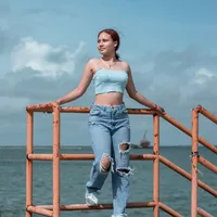 Calça Jeans Feminina Reta Destroyed Clara - imagem 1