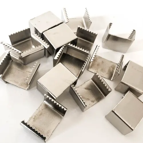 Chapa Dentada para fechamento de cordão