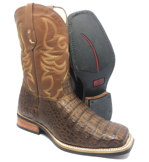Bota Texana Reizinho Premium de Couro Legítimo de Jacaré Tabaco - Cano Médio, Bico Quadrado - Solado X-Flex Artesanal