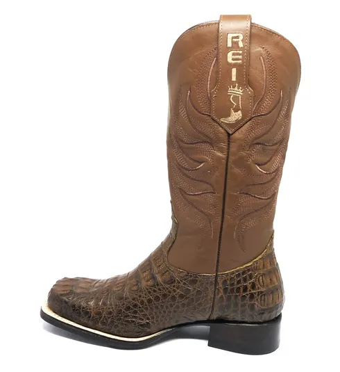 Bota Texana Reizinho Premium de Couro Legítimo de Jacaré Tabaco LIMITED EDITION - Cano Alto, Bico Quadrado - Solado de Couro Artesanal | Reizinho Botas