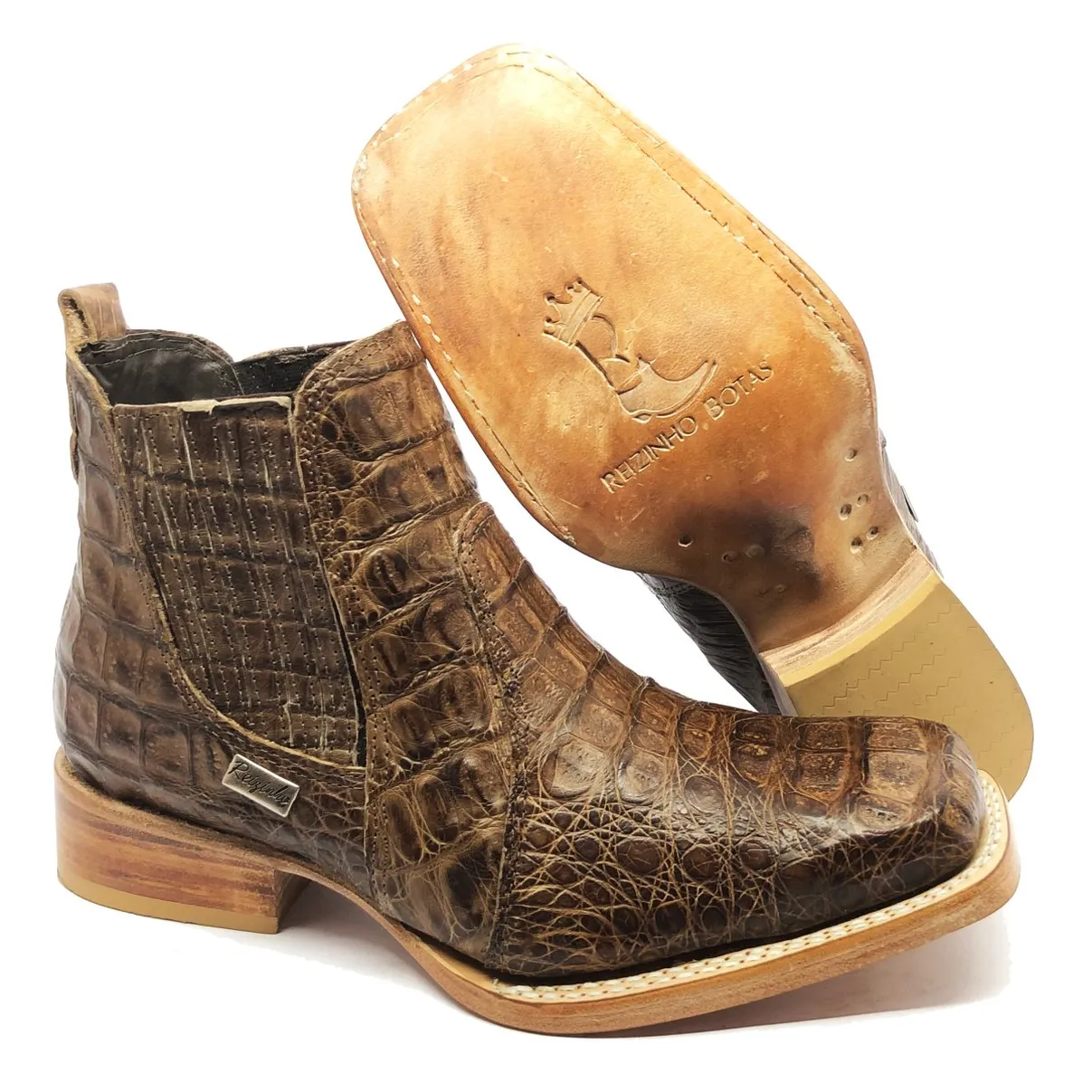 Bota Texana Reizinho Premium de Couro Legítimo de Jacaré Tabaco LIMITED EDITION - Cano Curto, Bico Quadrado - Solado de Couro Artesanal