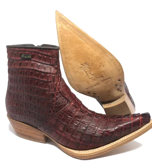 Bota Texana Reizinho Premium de Couro Legítimo de Jacaré Vinho Rabo LIMITED EDITION - Cano Curto, Bico Fino - Solado de Couro Artesanal