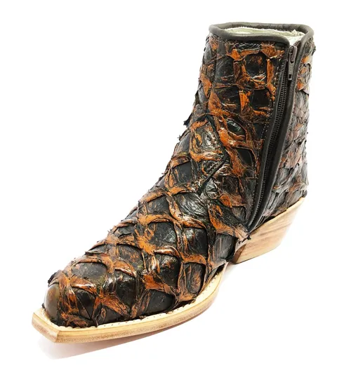 Bota Texana Reizinho Premium de Couro Legítimo de Pirarucu Brown Gold - Cano Curto, Bico Fino Quadradinho - Solado de Couro Artesanal