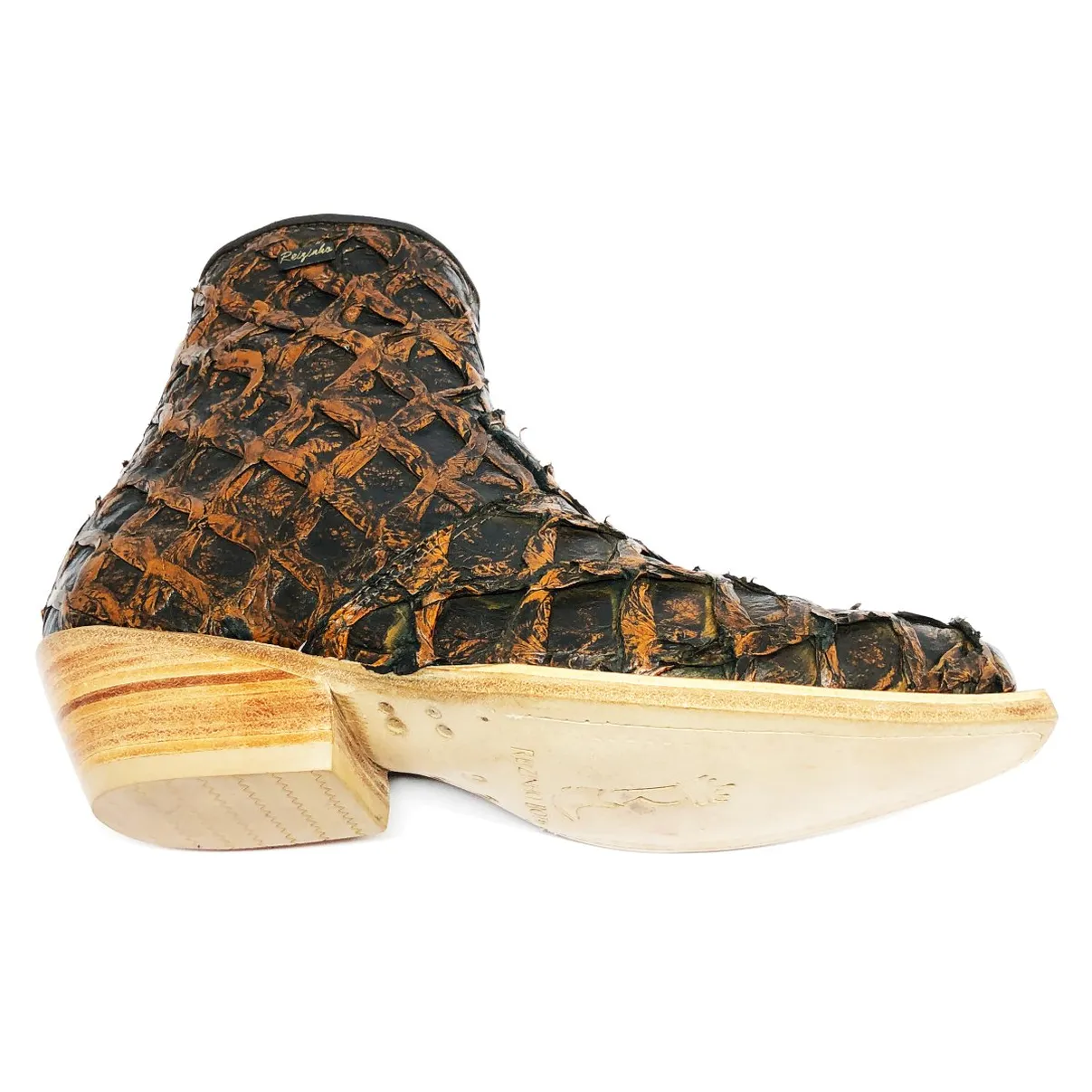 Bota Texana Reizinho Premium de Couro Legítimo de Pirarucu Brown Gold - Cano Curto, Bico Fino Quadradinho - Solado de Co