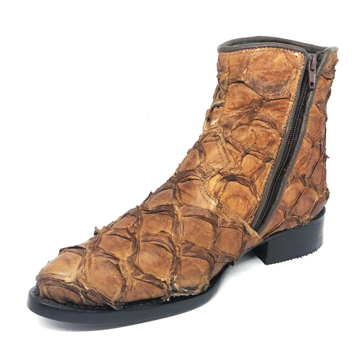 Bota Texana Reizinho Premium de Couro Legítimo de Pirarucu Dry Leaf - Cano Curto, Bico Fino Arredondado - Solado de Couro Artesanal