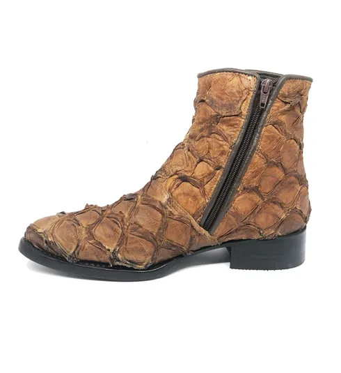 Bota Texana Reizinho Premium de Couro Legítimo de Pirarucu Dry Leaf - Cano Curto, Bico Fino Arredondado - Solado de Couro Artesanal