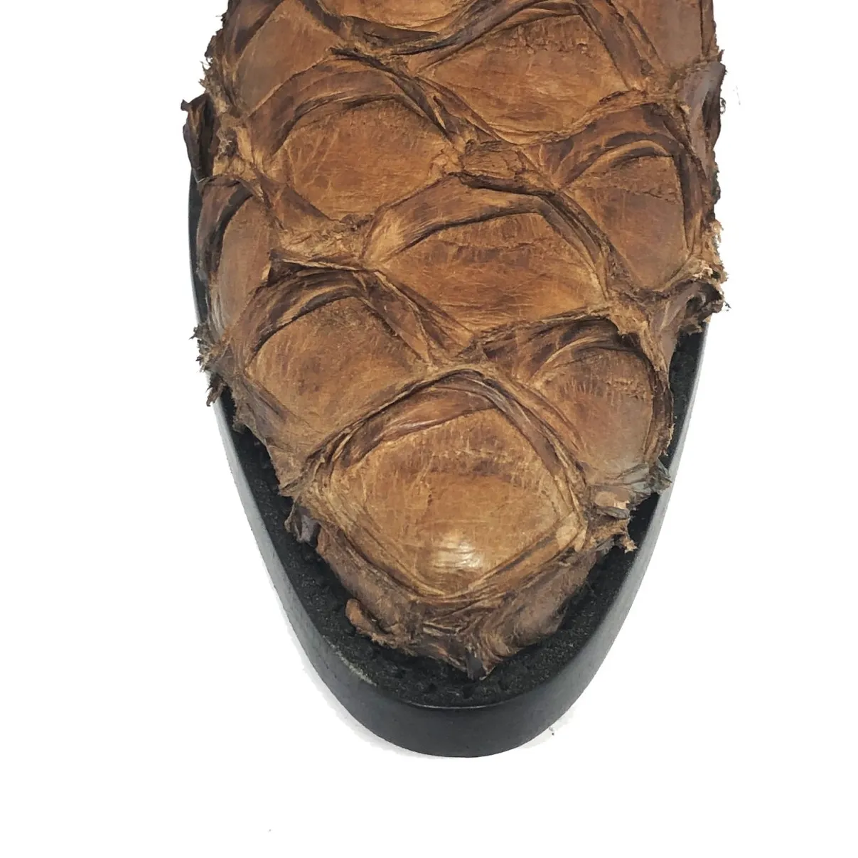 Bota Texana Reizinho Premium de Couro Legítimo de Pirarucu Dry Leaf - Cano Curto, Bico Fino Arredondado - Solado de Couro Artesanal