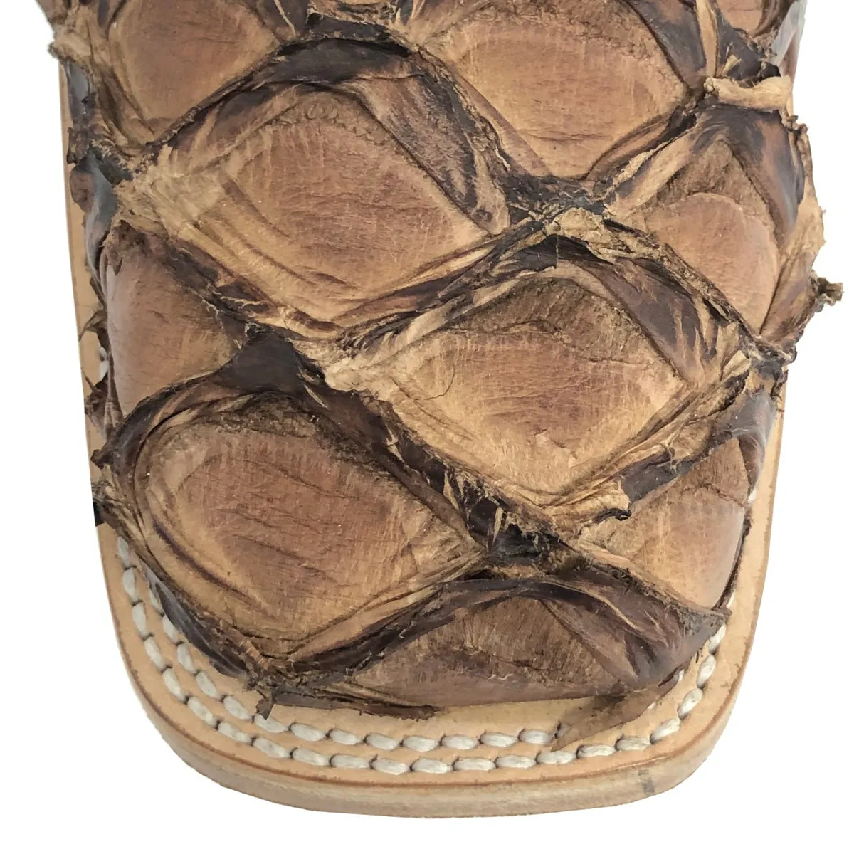 Bota Texana Reizinho Premium de Couro Legítimo de Pirarucu Dry Leaf LIMITED EDITION - Cano Alto, Bico Quadrado - Solado de Couro Artesanal