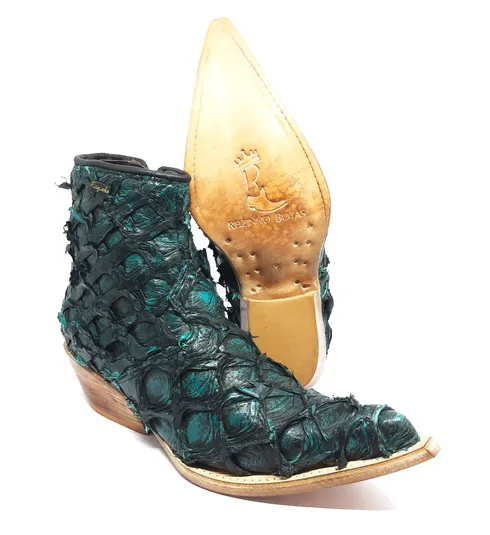 Bota Texana Reizinho Premium de Couro Legítimo de Pirarucu Ocean - Cano Curto, Bico Fino - Solado de Couro Artesanal