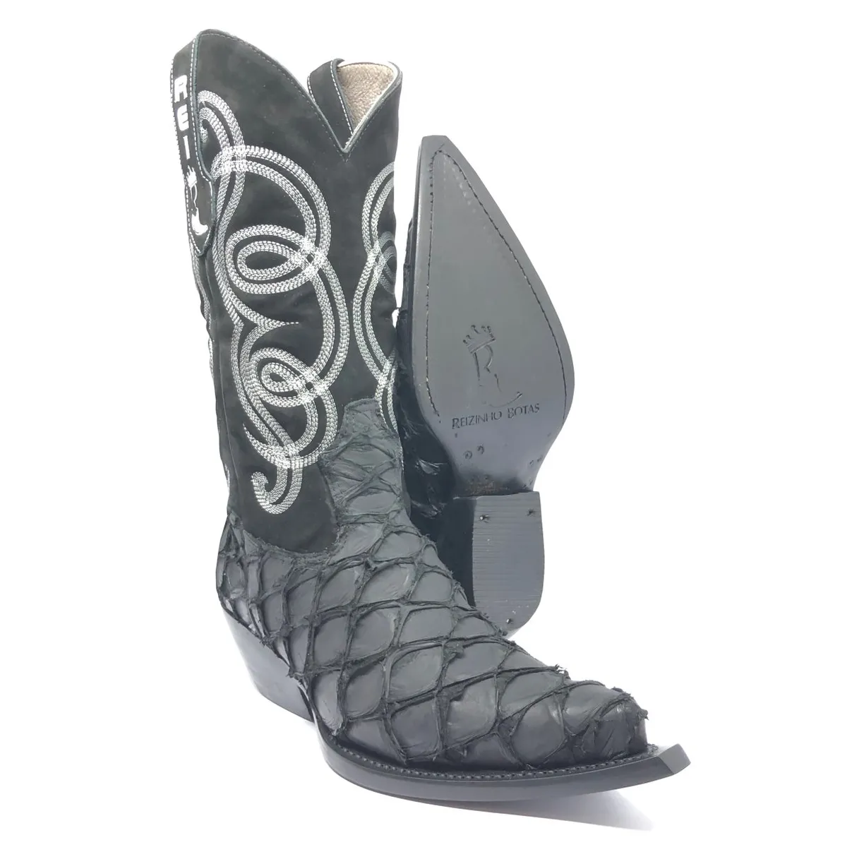 Bota Texana Reizinho Premium de Couro Legítimo de Pirarucu Preto LIMITED EDITION - Cano Alto, Bico Fino - Solado de Couro Artesanal