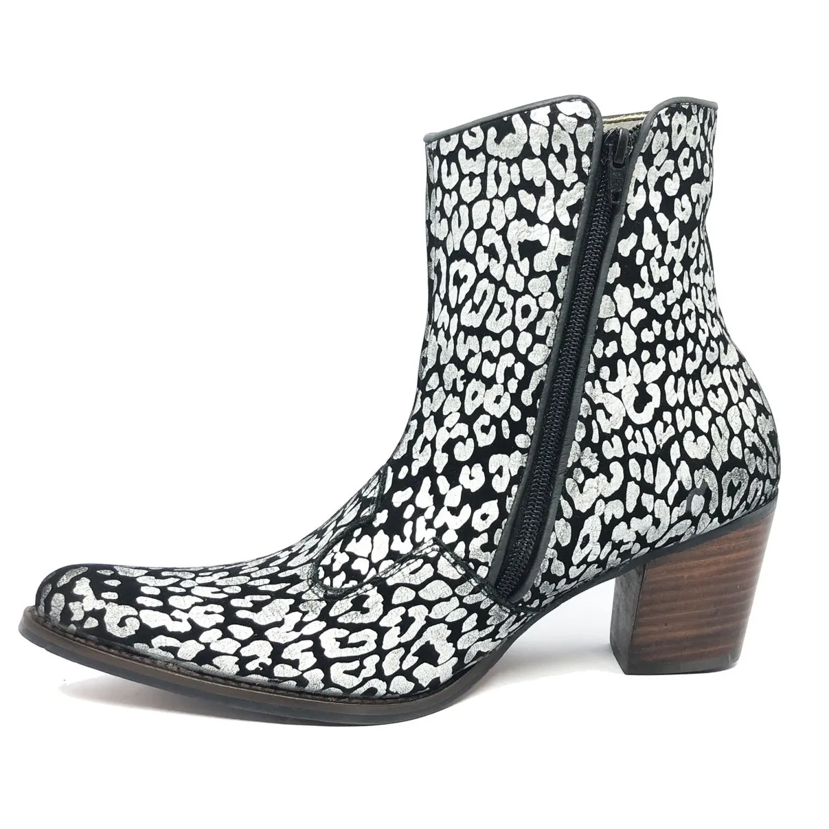 BOTA Western FEMININA DE COURO BOVINO IMITAÇÃO DE ONÇA PRATA - CANO CURTO, BICO FINO