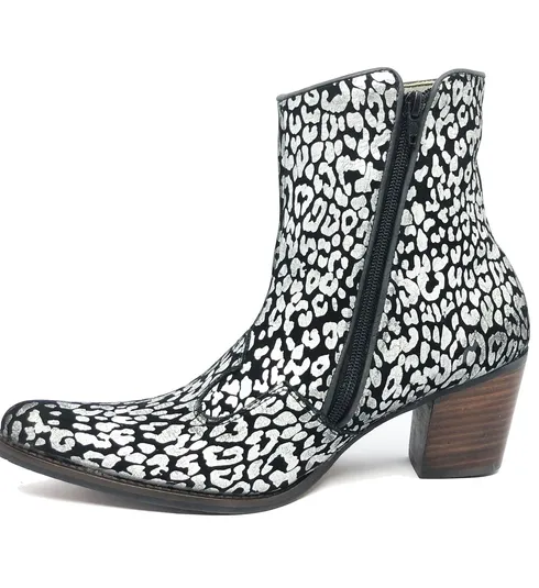 BOTA Western FEMININA DE COURO BOVINO IMITAÇÃO DE ONÇA PRATA - CANO CURTO, BICO FINO