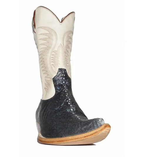 Bota de Arraia Rainha Blue Sky - CANO ALTO, BICO FINO, ​SOLADO DE COURO ARTESANAL