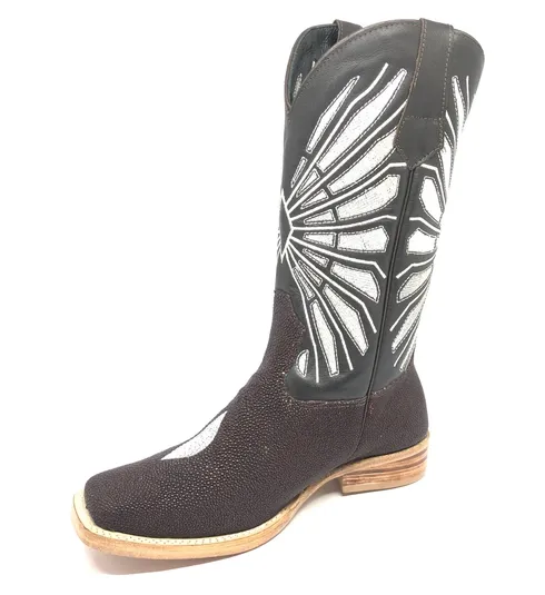 BOTA DE ARRAIA CAFÉ - CANO ALTO, BICO QUADRADO, ​SOLADO DE COURO ARTESANAL