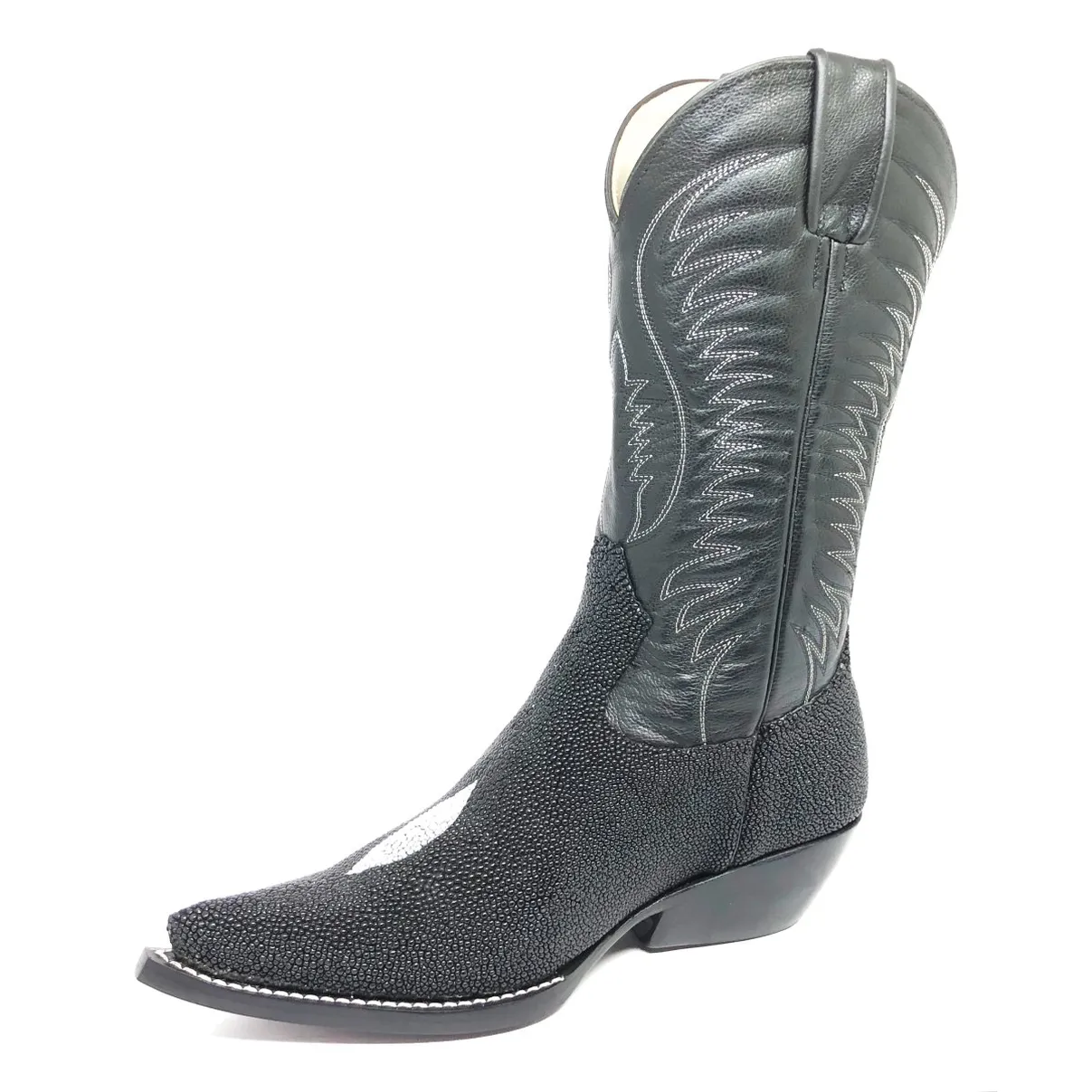BOTA DE ARRAIA PRETA - CANO ALTO, BICO FINO, SOLADO DE COURO ARTESANAL