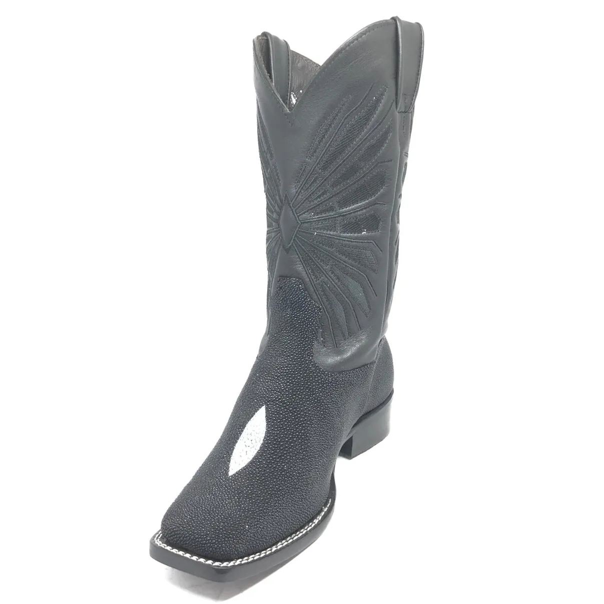 BOTA DE ARRAIA PRETA - CANO ALTO, BICO QUADRADO, ​SOLADO DE COURO ARTESANAL