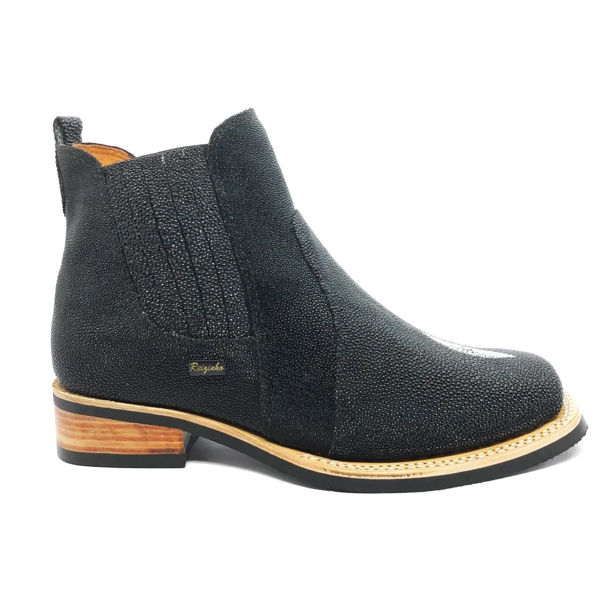 Bota de Arraia Preta - Cano Curto, Bico Quadrado, Solado X-Flex Artesanal